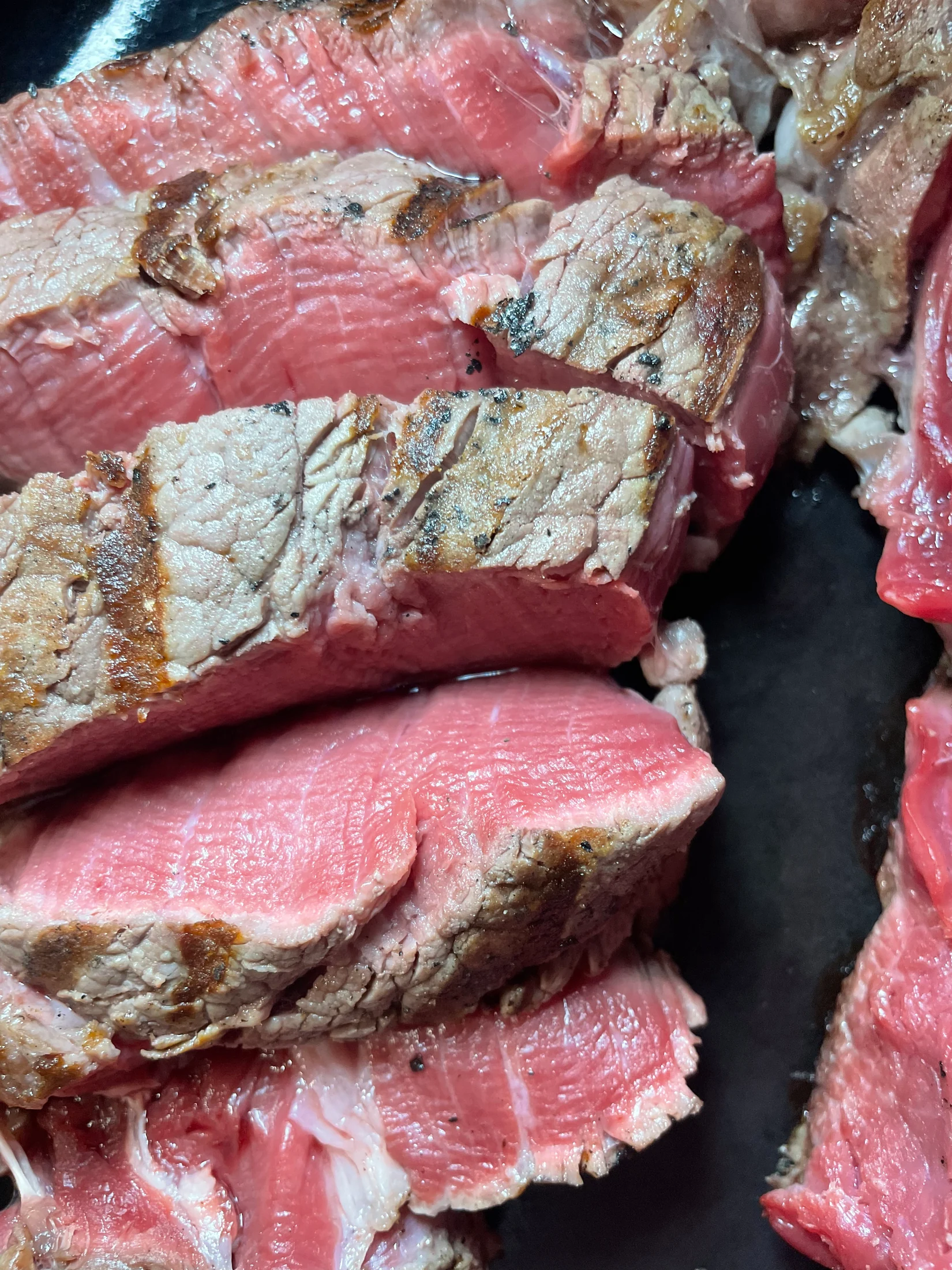 Chianina-Fiorentina, aufgeschnitten und über Holzkohle gegart