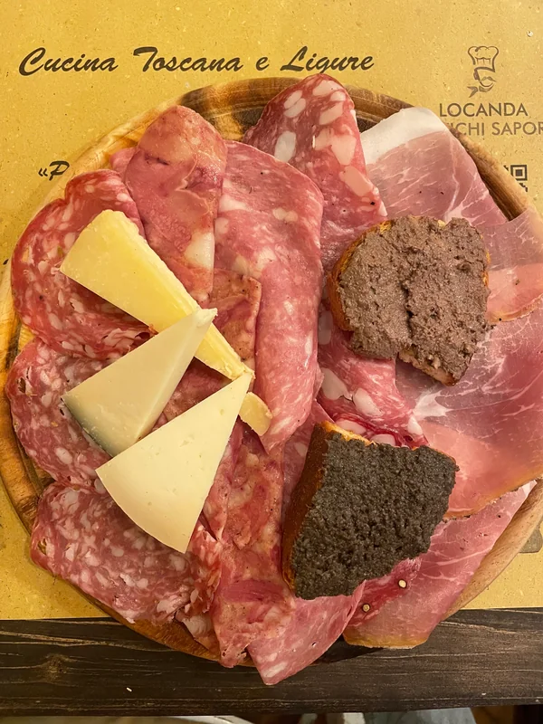 Planche toscane de charcuteries et fromages
